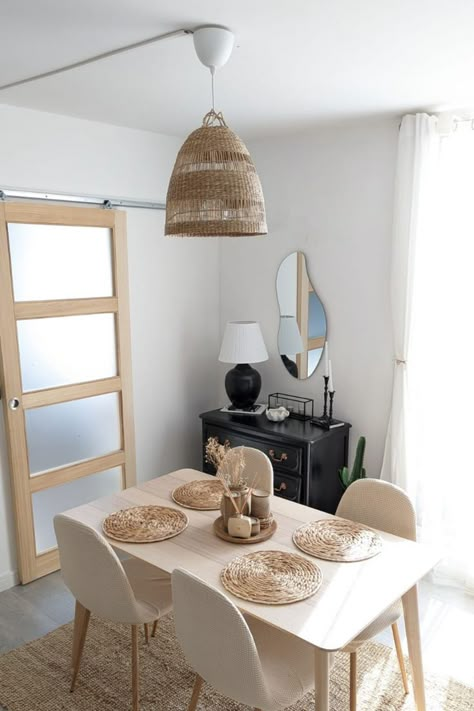 Small Dining Table For Living Room, Minimalist Apartment Dining Table, Decor For Small Dining Table, Dining Room Table For Apartment, Modern Dining Table Apartment, Boho Modern Dining Table, Small Dining Table Styling, Small Dining Table For Apartment, Small Dining Room Table Tiny Apartments