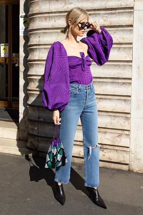 What to wear in March: fancy top and jeans Purple Blouse Outfit, Purple Top Outfit, Linda Tol, New Fashion Clothes, Fancy Tops, Cool Winter, Top Outfit, Purple Top, Winter Mode