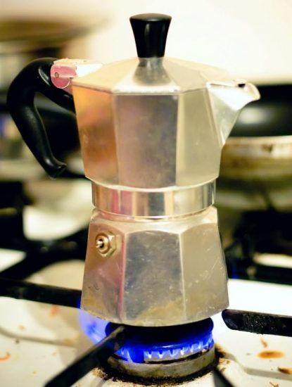 Moka Pot Espresso, Camping Coffee Maker, Bialetti Moka, Moka Pot Coffee, Still Life Reference, Italian Coffee Maker, Coffee Brewing Methods, Best Coffee Maker, A Morning Routine