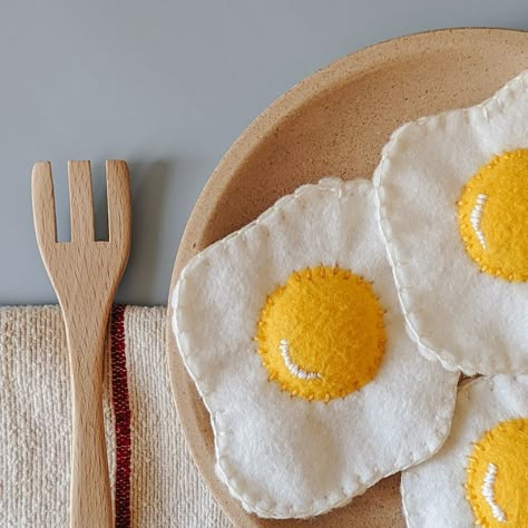 CasaChabeli - Etsy Pretend Restaurant, Felt Food Diy, Breakfast Restaurant, Felt Play Food, Breakfast Set, West Chester, Felt Food, Egg Yolks, Kitchen Cafe