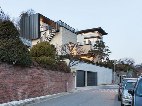 Naegok V house / jhy architect & associates Korean House Exterior, Modern Korean House, Korean Modern House, Seoul House, Korean House Interior, Korean House Design, Seoul Apartment, Korean House, Architecture Model Making