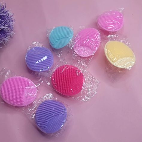 🌸Silicone face scrubber🌸 Price:1,200 🌸Kindly send us a dm to place your orders/use the link in our bio to place order via website🌸 Silicone Face Brush: This gentle silicone face brush is designed to elevate your cleansing routine by delivering a deep, thorough clean without irritating the skin. Made from ultra-soft, hygienic silicone bristles, it effectively removes dirt, oil, and makeup residue, helping to unclog pores and prevent breakouts. The flexible brush head glides smoothly across t... Silicone Face Brush, Face Scrubber, Cleansing Routine, Unclog Pores, Face Brush, The Skin, Skin, Makeup, Quick Saves