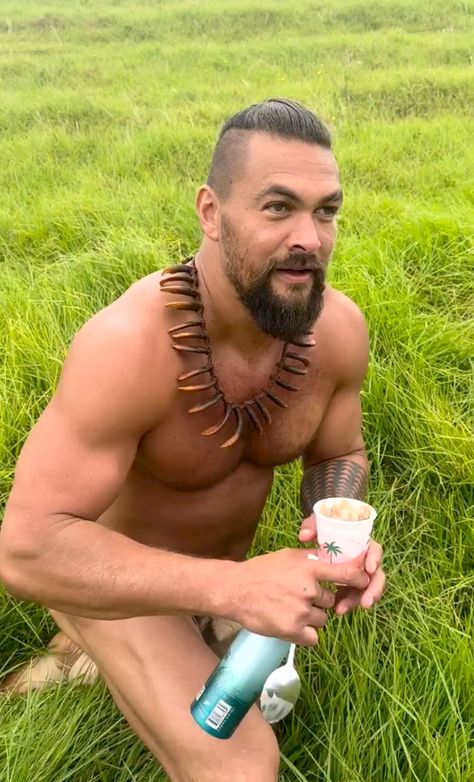 Jason Momoa's Hot Shots Sandra Bullock Son, Jason Momoa Hair, Jason Momoa Gif, Jason Momoa Body, Aquaman Actor, Boys Haircuts Long Hair, Jason Momoa Shirtless, Polynesian Men, Jason Momoa Aquaman