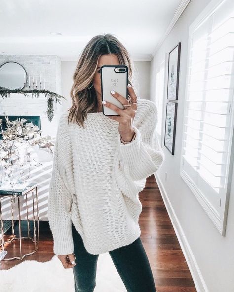 ✰P I N T E R E S T : @annaxlovee✰ Becky Hillyard, Cozy Winter Fashion, Cella Jane, Neutral Sweaters, Cozy Winter Outfits, Outwear Women, Cozy Outfit, Sweaters And Jeans, Winter Clothes