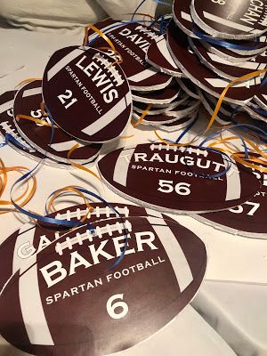 Football Playoff Treats, Homecoming Football Game Decorations, Homecoming Football Decorations, End Of Year Football Banquet, Football Yard Signs For Players Diy, Football Locker Tags Ideas, Football Team Banquet Ideas, End Of Football Season Gifts, Senior Locker Decorations Ideas Football Players