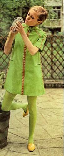 Twiggy 1967 mod vintage fashion, 1960s life, 1960s models, green dress, Twiggy model 60s English Fashion, Yellow Fishnets, Twiggy Costume, Twiggy 1960s, Twiggy 60s, Twiggy Model, 60s Twiggy, 1967 Fashion, Twiggy Style