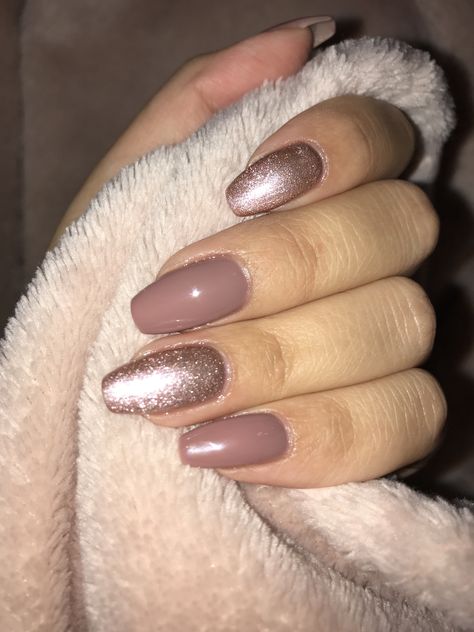 Nails With Dusty Rose Dress, October Nails Neutral, Nails To Go With Dusty Rose Dress, Mauve Sns Nails, Nails For Dusty Rose Dress, Dusty Rose Nails Acrylic Short, Dusty Rose Prom Nails, Dusty Rose Wedding Nails For Bride, Short Dusty Rose Nails