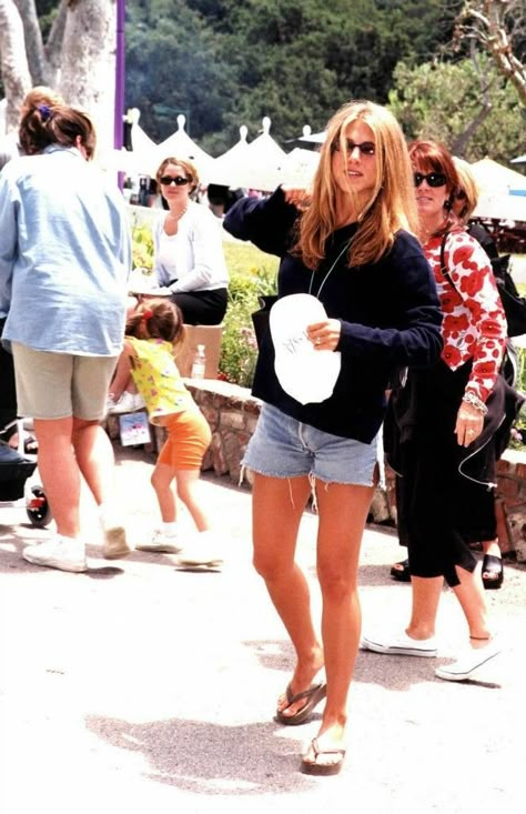 jennifer anisten outfits 90s Jcrew 90s Summer, Martha Stewart 90s Style, Jennifer Aniston Summer Outfits, Jen Aniston 90s, Jeniffer Aniston 90s Outfits, 90s Jennifer Aniston, 90s Mom Aesthetic, Jennifer Aniston 90s, Jennifer Anniston Style