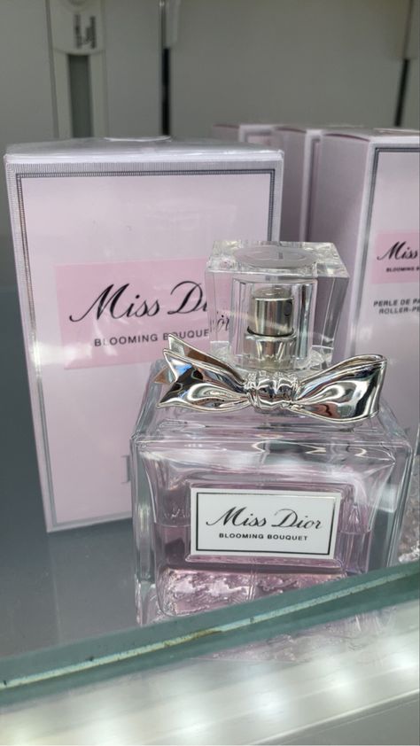 Cute Perfumes, Ms Dior Perfume, Ms Dior, Dior Perfume Aesthetic, Miss Dior Perfume Aesthetic, Mrs Dior Perfume, Dior Aesthetic Perfume, Miss Dior Perfume Eau De Parfum, Miss Dior Aesthetic