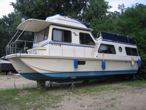 1984 Holiday Mansion 38 Aft Cabin House Boat for sale - YachtWorld Small Houseboats For Sale, Small Houseboats, Trailerable Houseboats, House Boats For Sale, Tiny Mobile House, Boat House Interior, Houseboat Living, House Boats, Yacht Builders