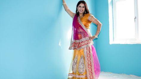 Drape A Dupatta, Dupatta Setting, Dupatta Draping, Dupatta Style, Hindu Festivals, Fashion Gowns, Chaniya Choli, How To Style, Formal Dresses Long