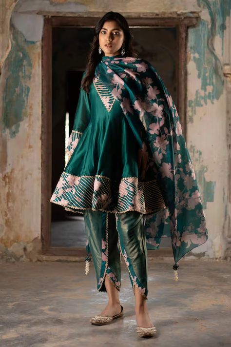 Buy Seeaash Collection | Kurta Sets, Lehengas for Women Online - Aza Fashions Short Anarkali Suits, Short Anarkali, Tulip Pants, Short Frock, Frock Style, Pakistani Fashion Party Wear, Printed Dupatta, Indian Wedding Wear, Indian Designer Outfits