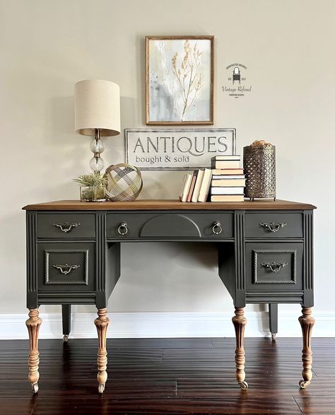 Desk Upcycle Ideas, Refinished Desk, Girly Office, Vintage Furniture Makeover, Country Chic Paint, Refinishing Furniture Diy, Painted Desk, Desk Makeover, Hidden Beauty