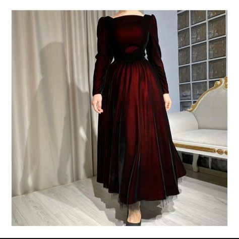 Royalty Dress, Hijab Dress Party, Wedding Dress Bustle, Evening Gowns With Sleeves, Velvet Dress Designs, Soiree Dress, Stylish Fall Outfits, Elegant Dresses Classy, Velvet Dresses