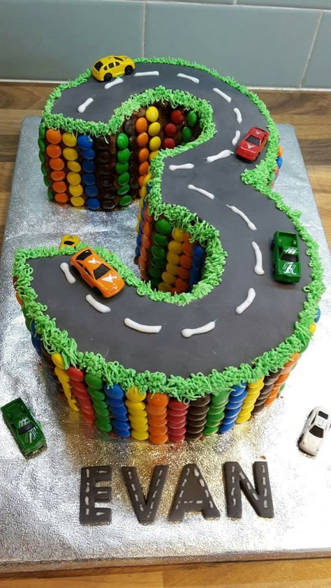 Bolo Hot Wheels, Toy Story Birthday Cake, Old Birthday Cake, Race Car Cakes, Birthday Cake Designs, Cars Birthday Cake, Hot Wheels Birthday, 3rd Birthday Cakes, 3rd Birthday Ideas