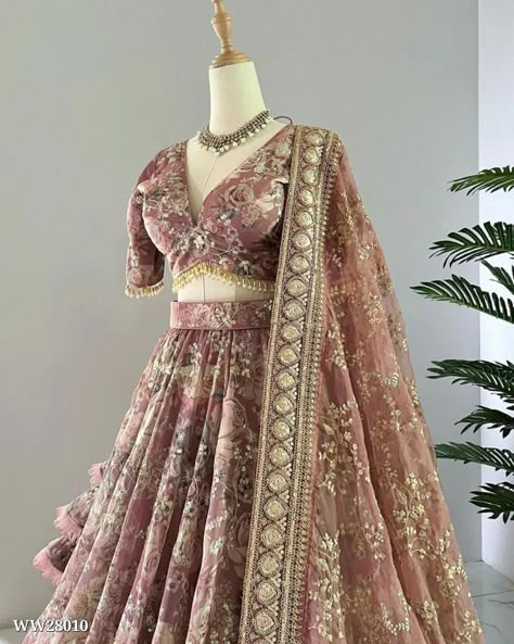 Desi Lehenga, Lehenga Choli For Wedding, Choli For Wedding, New Lehenga, Silk Lehenga Choli, Cotton Lehenga, Saree Bollywood, Traditional Indian Dress, Half Saree Designs