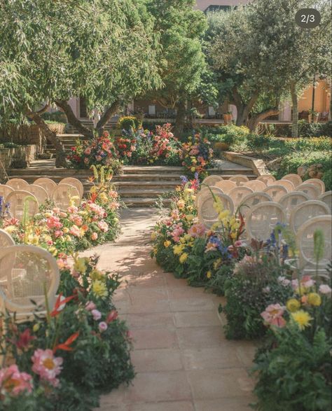 Wedding Venues Colorful, Fairytale Wedding Florals, Wedding Venue Nature, English Garden Wedding Ceremony, Flower Wedding Venues, French Spring Wedding, Wedding Venues Spring, Flowery Wedding Decorations, Wedding With Lots Of Flowers