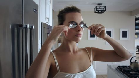 Margot Robbie’s Beauty Routine Is Psychotically Perfect Margot Robbie, Beauty Routine, A Woman, Mirror, Glass, Beauty