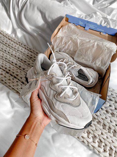 Adidas Ozweego Beige Adidas Oswego Beige, Adidas Oswego, Adidas Ozweego Beige, Adidas Originals Ozweego, Adidas Ozweego, Adidas Originals, Active Wear, Ootd, Adidas