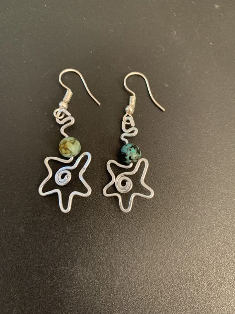 Funky Wire Jewelry, Small Wire Earrings, Star Wire Earrings, Star Wire Ring, Beaded Star Earrings, Homemade Earring Ideas, Bead Jewlrey, Hippie Dangle Earrings, Simple Wire Earrings