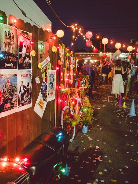 i want to throw a party like this. Coachella Birthday Party, Coachella Birthday, Festival Themed Party, Coachella Party, Festival Themed Wedding, Street Festival, Party Fotos, Balloon Lights, Street Fair