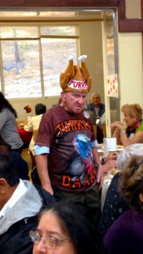 37 Funny Thanksgiving Pictures That Are So Funny You Can't Stop Smiling Thanksgiving Funny Pictures, Funny Thanksgiving Pictures, Thanksgiving Jokes, Funny Photos Ideas, Thanksgiving Funny, Thanksgiving Photos, Christmas In New York, Thanksgiving Pictures, Funny Turkey