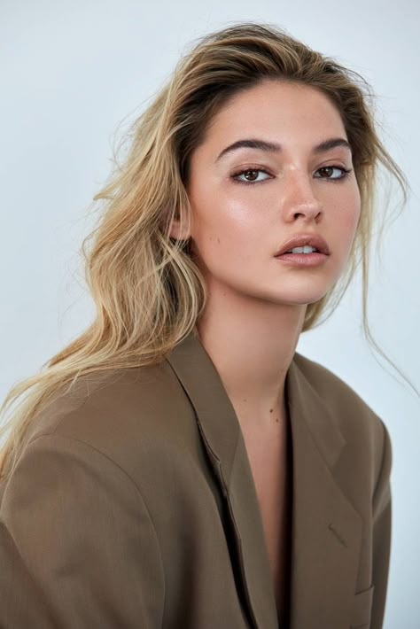 Actress Madelyn Cline Is Sarah Cameron in ‘Outer Banks’ – WWD Madelyn Cline, Smink Inspiration, Going For Gold, Hot Wheel, Irina Shayk, Natalie Portman, Girl Crushes, Selena Gomez, Pretty Woman