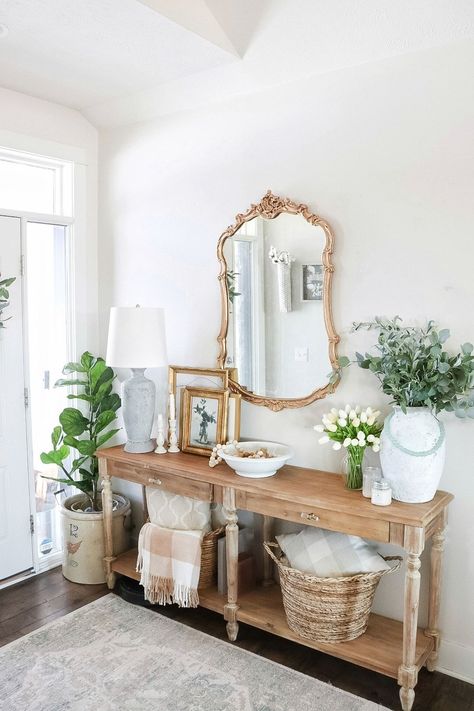 Make an amazing first impression with a beautiful entryway #entrywayideas #entrytable #entrybench French Country Entryway, Cottage Entryway, Entryway Table Decor, Entry Decor, Foyer Decorating, Foyer Design, Country Living Room, Country Bedroom, Home Entrance Decor