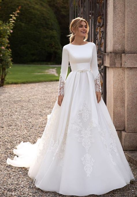 Wedding Gown Trends, Wedding Dress Classic, Modest Wedding Dresses With Sleeves, Long Bridal Gown, Modest Wedding Gowns, Long Sleeve Wedding Dress, Dream Wedding Ideas Dresses, Classic Wedding Dress, Sleeve Wedding Dress