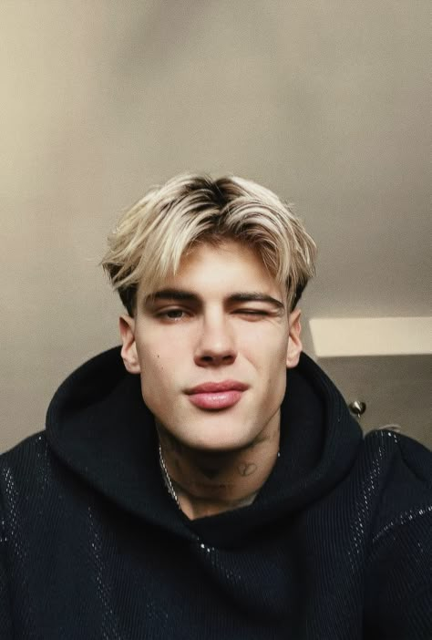 Mens Hair Color Ideas, Mens Hair Color, Levi King, Haircut Summer, Fashion For Men Over 40, Thick Blonde Hair, Victor Perez, Haircut Mens, Milan Fashion Week Men