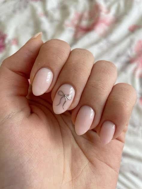 Chrome Simple Nails, Silver And Pink Nail Designs, Simple Milky Nails, Milky Silver Nails, Milky Baby Pink Nails, Silver Coquette Nails, Milky Biab Nails, Milky Pink Almond Nails Chrome, Pink Nails Design Simple