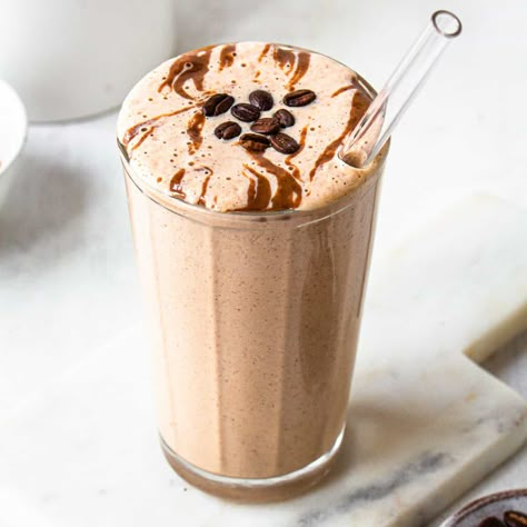 Vacation Cocktails, Coffee Breakfast Smoothie, Smoothie Without Banana, Coffee Smoothie Recipes, Iced Coffee Protein Shake, Coffee Protein Shake, Frozen Coffee, Smoothie Recipes Healthy Breakfast, Smoothie Drink Recipes