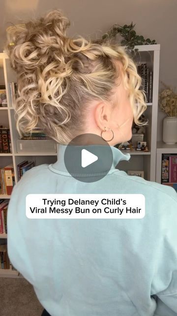 Lulu ➿curly wavy hair care + styling on Instagram: "I got so many compliments on this style! 💁‍♀️  @delaneychilds inspired messy bun on naturally curly hair  Save this for updo inspo!  Using my favorite skinny silk scrunchie from @curlfriend.collective ❤️" Naturally Curly Messy Bun, Updo For Frizzy Curly Hair, Curly Hair Updos With Claw Clips, Updos For Naturally Wavy Hair, Loose Updo For Curly Hair, Simple Updos For Wavy Hair, Updo For Curly Hair Easy, Everyday Curly Hairstyles Natural Curls, Upstyles For Curly Hair