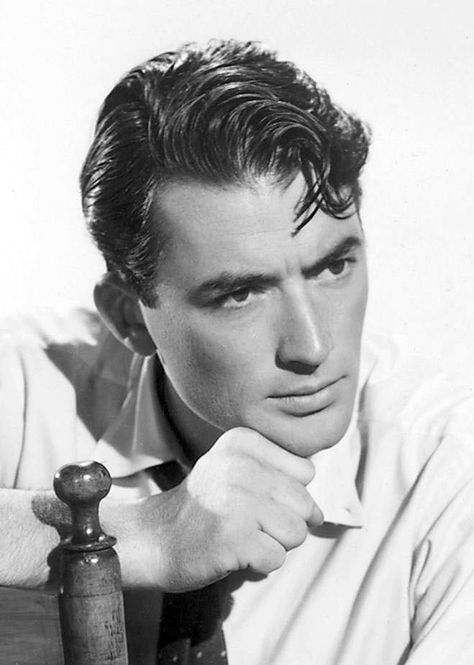 Gregory Peck - my first boyfriend looked just like him, guess you never really forget your first real crush... 1920s Mens Hair, Great Gatsby Party Outfit, 1920s Men, Vintage Comb, Atticus Finch, 1920s Hair, 얼굴 드로잉, Jennifer Jones, Gregory Peck