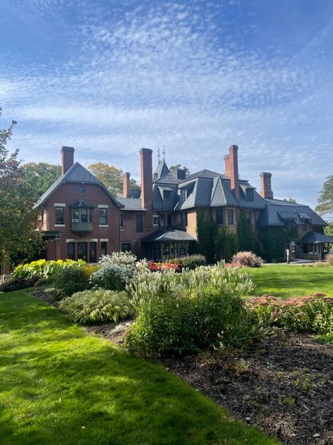 a brown brick building that resembles a small castle surrounded my a variety of flowers and plants. Motivation Aethstetic, Cornell University Aesthetic, Collage Campus, Cornell Aesthetic, Ivy College, Cornell College, College Goals, Ithaca College, Academic Aesthetic