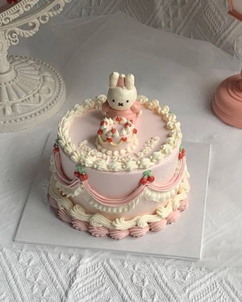 Bunny Cake Aesthetic, Rabbit Cake Ideas, Miffy Party, Rabbit Birthday Cake, Yellow Coquette, Miffy Cake, Sanrio Cake, Gökkuşaği Pasta, Sanrio Birthday