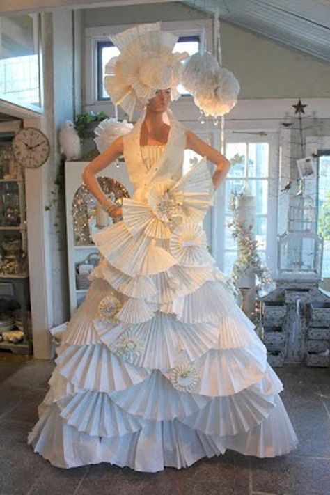 This dress was made almost entirely of paper, created by Michele Ward and Marcia McGowan at the Taken for Granite boutique in Stony Creek, Conn. Paper Gown, Recycled Gown, Origami Clothing, Paper Costume, Newspaper Dress, Paper Clothes, Recycled Dress, Origami Fashion, Sculptural Fashion