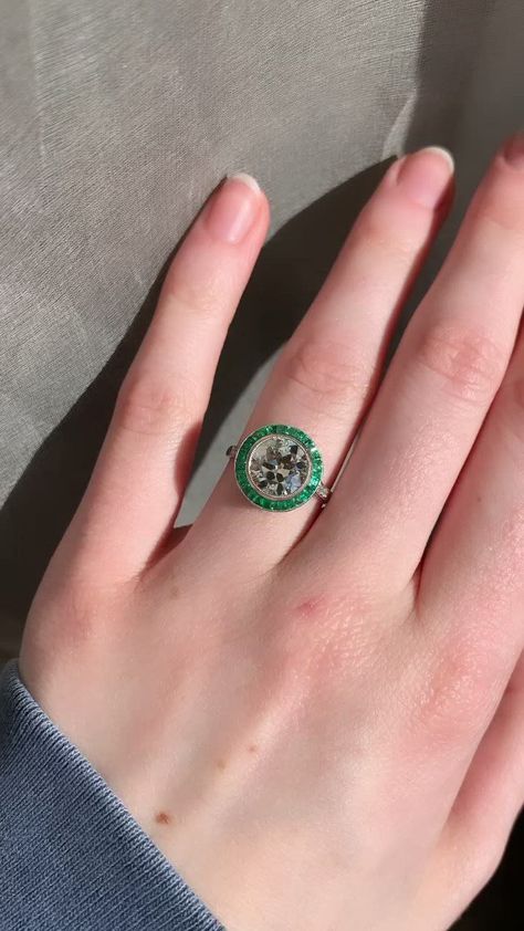 Emerald Cocktail Ring, Emerald Cocktail, Emerald Diamond Engagement Ring, Sparkling Diamond Ring, Dream Rings, Emerald Ring Engagement Diamond, Everyday Jewellery, Emerald Rings, Fantasy Wedding