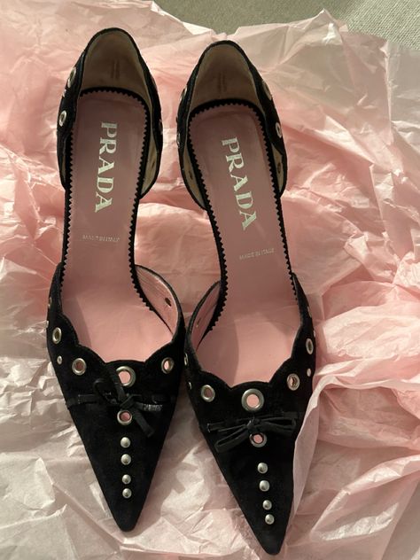 Prada Pointed Heels, Vintage Prada Kitten Heels, Vintage Pointy Heels, Vintage Pointed Heels, Vintage Prada Aesthetic, Vintage Prada Shoes, Vintage Designer Shoes, Prada Kitten Heels, Vintage Kitten Heels