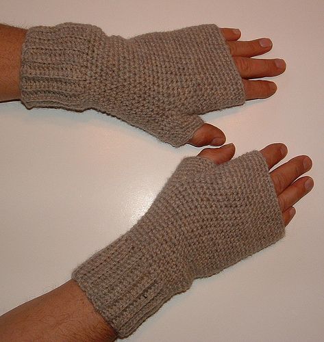 Men's Crocheted Fingerless Gloves and other great gift ideas for men on - all free patterns! mooglyblog.com Crochet Fingerless Gloves Free Pattern, Crocheted Gloves, Crochet For Men, Fingerless Gloves Crochet, One Skein Crochet, Fingerless Gloves Crochet Pattern, Crochet Men, Gloves Crochet, Crochet Gloves Pattern