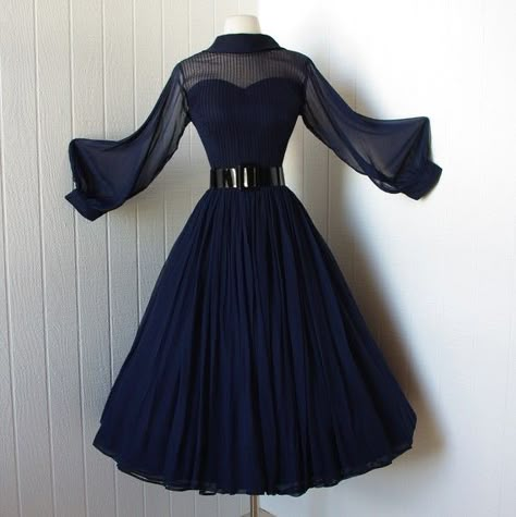 Bombshell Dress, Robes Vintage, Vintage 1950s Dresses, Cute Prom Dresses, Ball Dresses, Fancy Dresses, Lany, Pretty Dresses, Homecoming Dresses