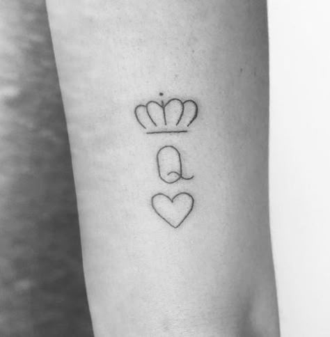 Wonderful Queen Tattoo Design King Of Hearts Tattoo, Freddie Mercury Tattoo, Queen Tattoo Designs, King Queen Tattoo, Queen Bee Tattoo, Queen Tattoos, Small Crown Tattoo, Queen Crown Tattoo, Crown Tattoos For Women