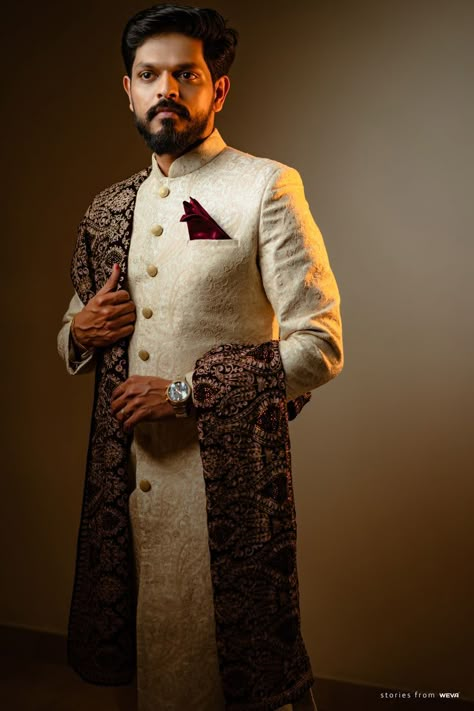 Top Outfit Ideas for South Indian Grooms Hindu Wedding Photos, Marriage Poses, Bride Groom Photoshoot, Top Outfit Ideas, Indian Groom Dress, Muslim Wedding Photography, Sherwani For Men Wedding, Wedding Kurta For Men, Groom Fashion