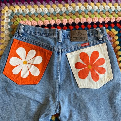 Custom Jeans | Custom Jeans 2023 Cute Painted Jeans Ideas, Painted Jean Shorts Aesthetic, Back Of Jeans Painting, Diy Denim Jeans Pants Ideas, Puffy Paint Clothes, Jean Diy Paint, Jeans Painting Ideas Aesthetic Easy, Customized Pants Jeans, Cute Custom Outfits