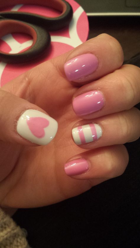 Simple Valentines Day Mani | See more nail designs at http://www.nailsss.com/nail-styles-2014/ Nails Hearts, Nail Art For Kids, Nails Valentines, Pink Manicure, Polish Nails, Hearts Valentines, Heart Nail, Nail Designs Valentines, Pink Nail Art