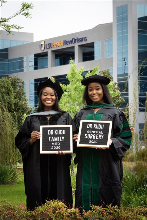 A double match: Black mother and daughter graduate together from medical school, placed at the same hospital Future Doctor Motivation, College Grad Photoshoot Ideas, Dr Bailey, Grad Photoshoot Ideas, Dissertation Defense, Graduation Shoot, Class Of 2022 Graduation, Grad Pic Ideas, Phd Graduation