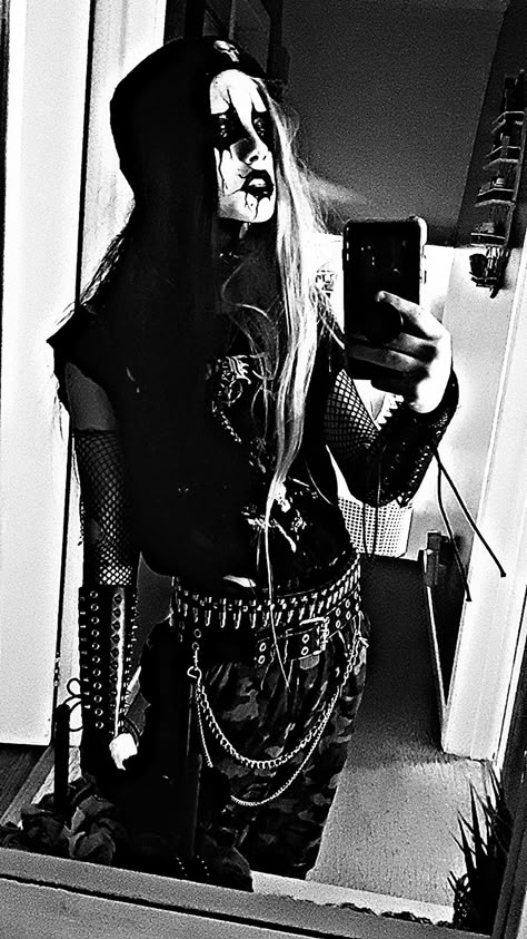 Female Metalhead, Female Black Metal, Toast Fashion, Black Metal Outfit, Metal Girl Outfit, Heavy Metal Clothes, Black Metal Corpse Paint, Corpse Paint Ideas, Mallgoth Outfits