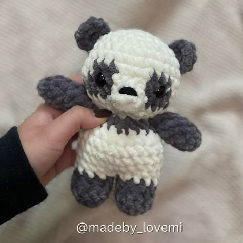 Tofu the Panda bear pattern release 🐻🐼🐻‍❄️ Swipe to see my testers makes -> I am not gonna lie, personally, I’m obsessed with this pattern it’s fast to make and looks so cute for markets 🤭 Share the first slide to your story and tag me to enter the secret pattern giveaway 👀 The pattern is up on my Etsy shop with 20% off 🐼 Fast Crochet Amigurumi, Crochet Panda Pattern, Crochet Panda Bear, Panda Crochet Pattern, Yarn Projects Crochet, Chunky Crochet Blanket Pattern, Crochet Baby Projects, Teddy Bear Crochet, Crochet Bears