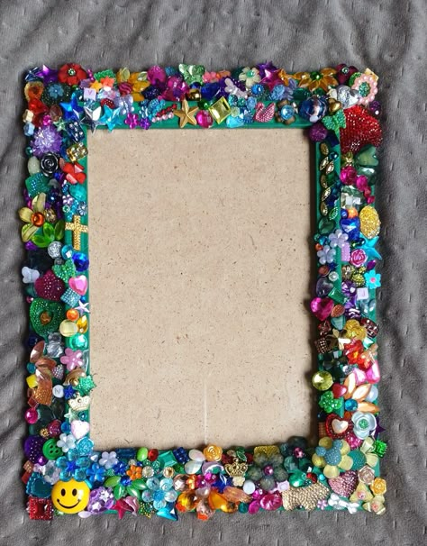 Crafty Picture Frames, How To Decorate Picture Frames, Beaded Picture Frames, Decorated Picture Frames Diy, Matchbox Stuffing, Decorated Picture Frames, Magnets Crafts, Picture Frame Diy, Bead Frames