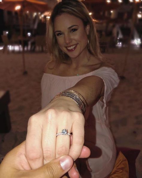 The Most Beautiful Engagement Ring #Selfie! Cute Pic Ideas With Boyfriend, Pic Ideas With Boyfriend, Engagement Dinner Ideas, Ideas With Boyfriend, Engagement Ring Selfie, Black Diamond Engagement Ring Set, Engagement Announcement Ideas, Decorations Engagement Party, Engagement Shoots Poses